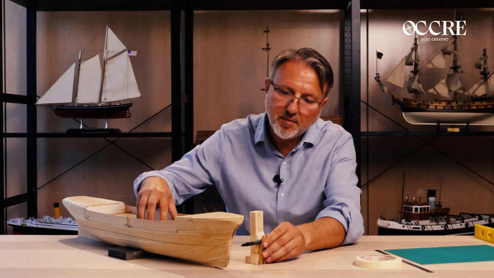 Cómo trazar la línea de flotación de una maqueta con un gramil casero