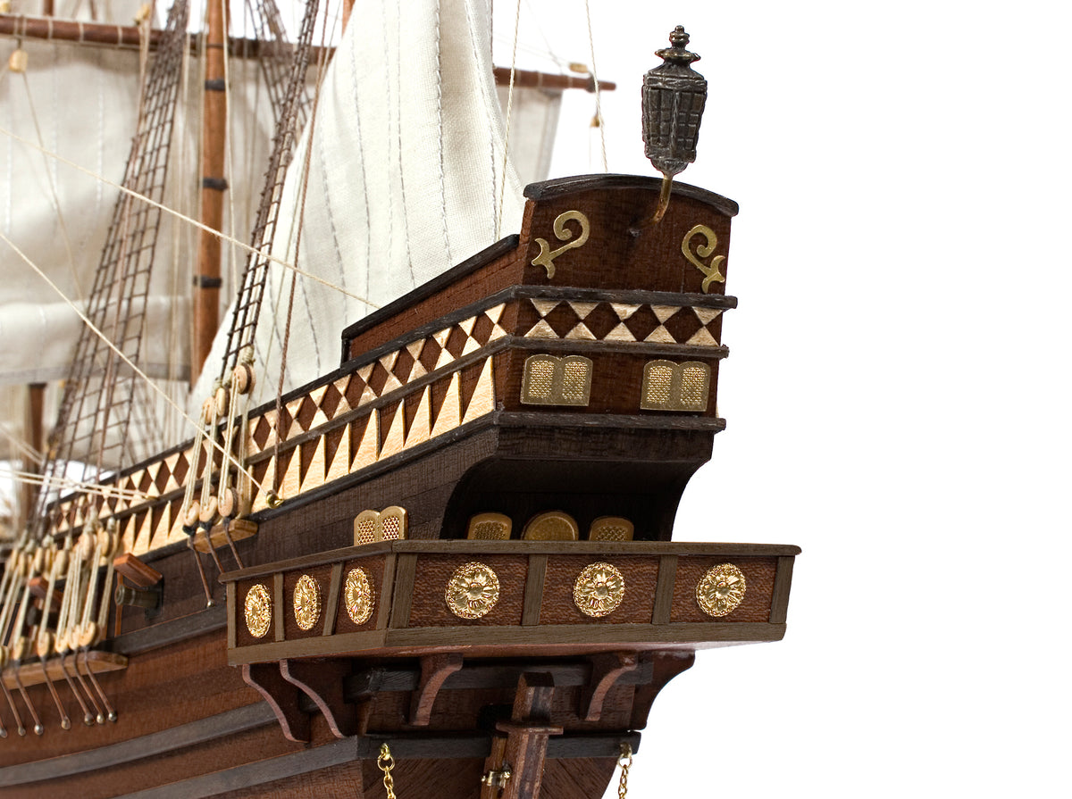 Buccaneer — Pack de Pascua · Maqueta completa con pinturas y lijas