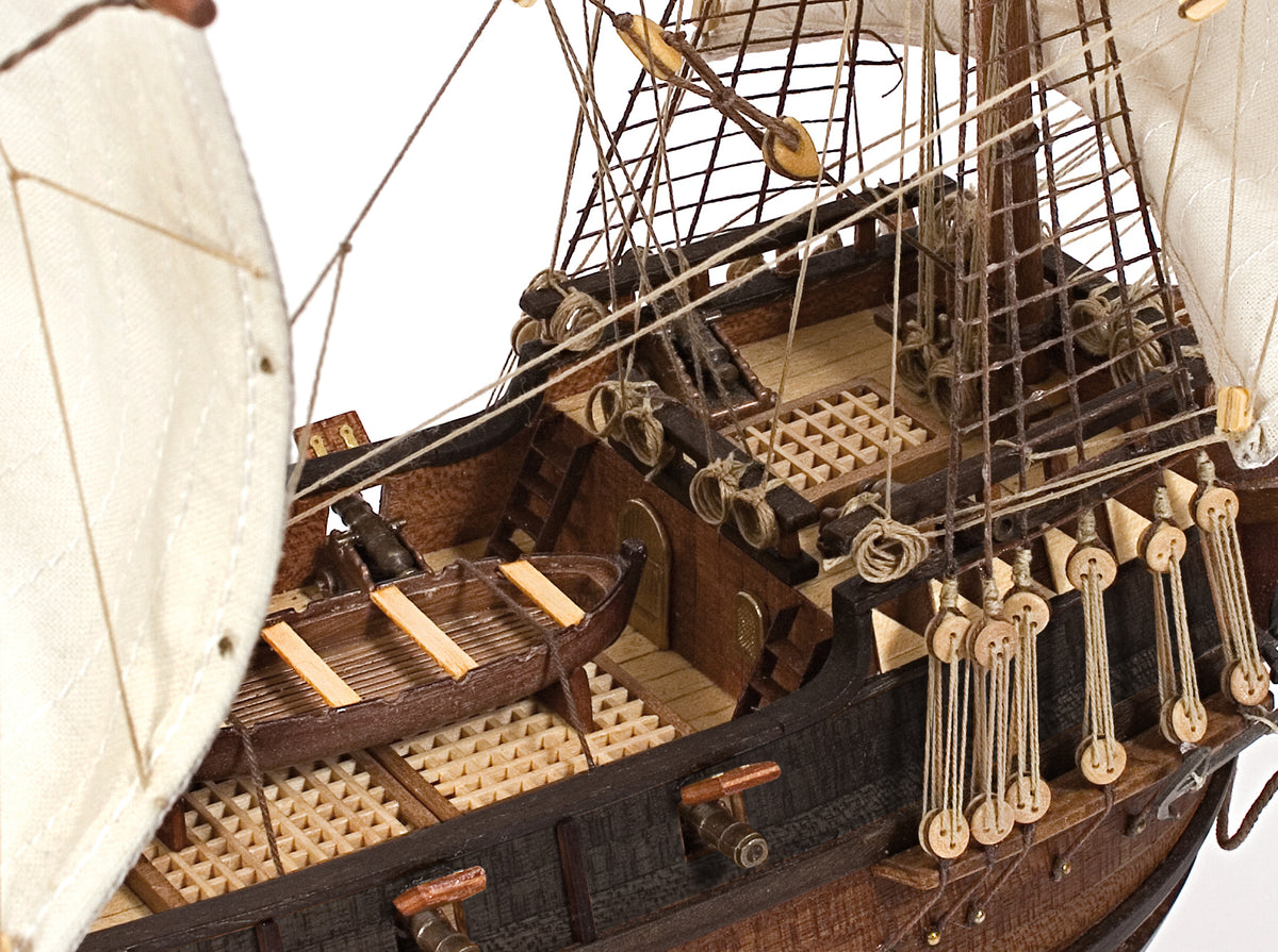 Buccaneer — Pack de Pascua · Maqueta completa con pinturas y lijas