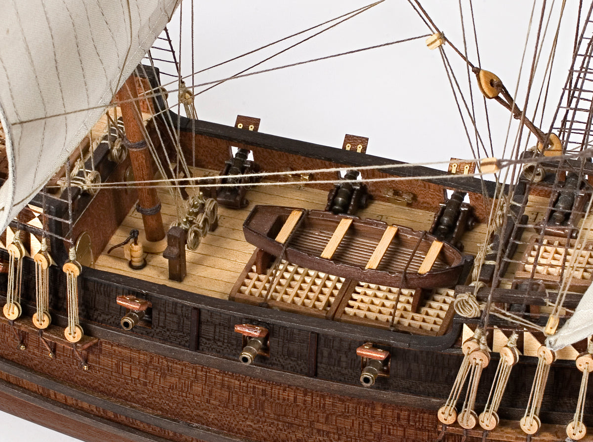 Buccaneer — Pack de Pascua · Maqueta completa con pinturas y lijas