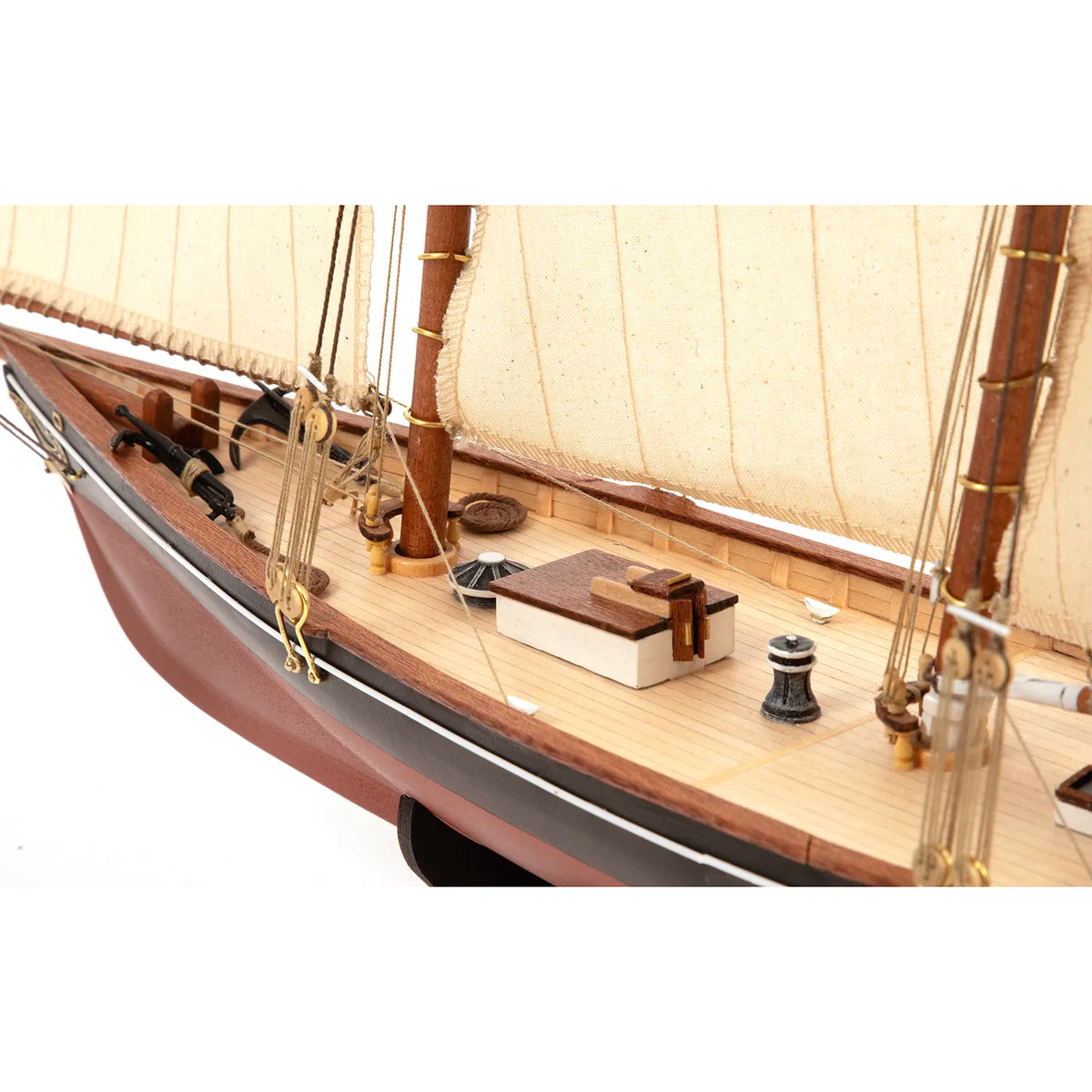 Maqueta naval de madera del yate America 1851 – detalles de cubierta