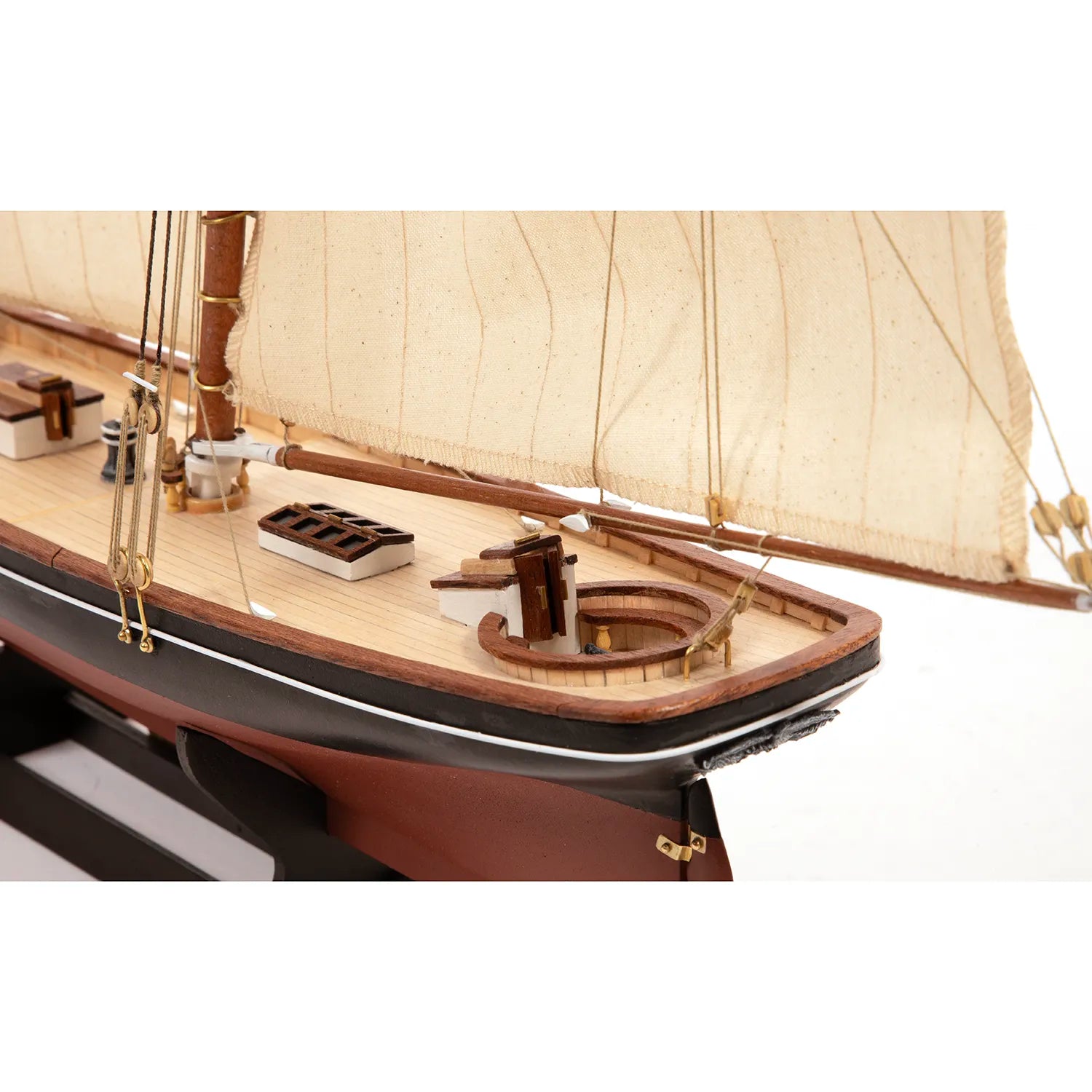 Maqueta naval de madera del yate America 1851 – detalles cubierta popa