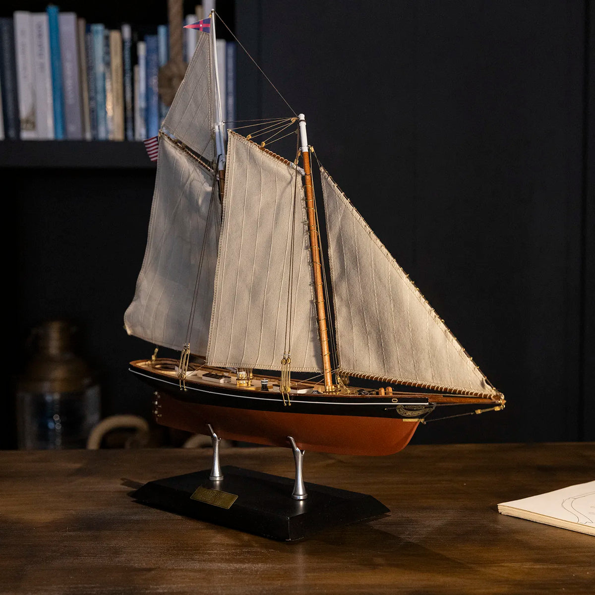 Maqueta naval de madera del yate America 1851 – taller de modelista