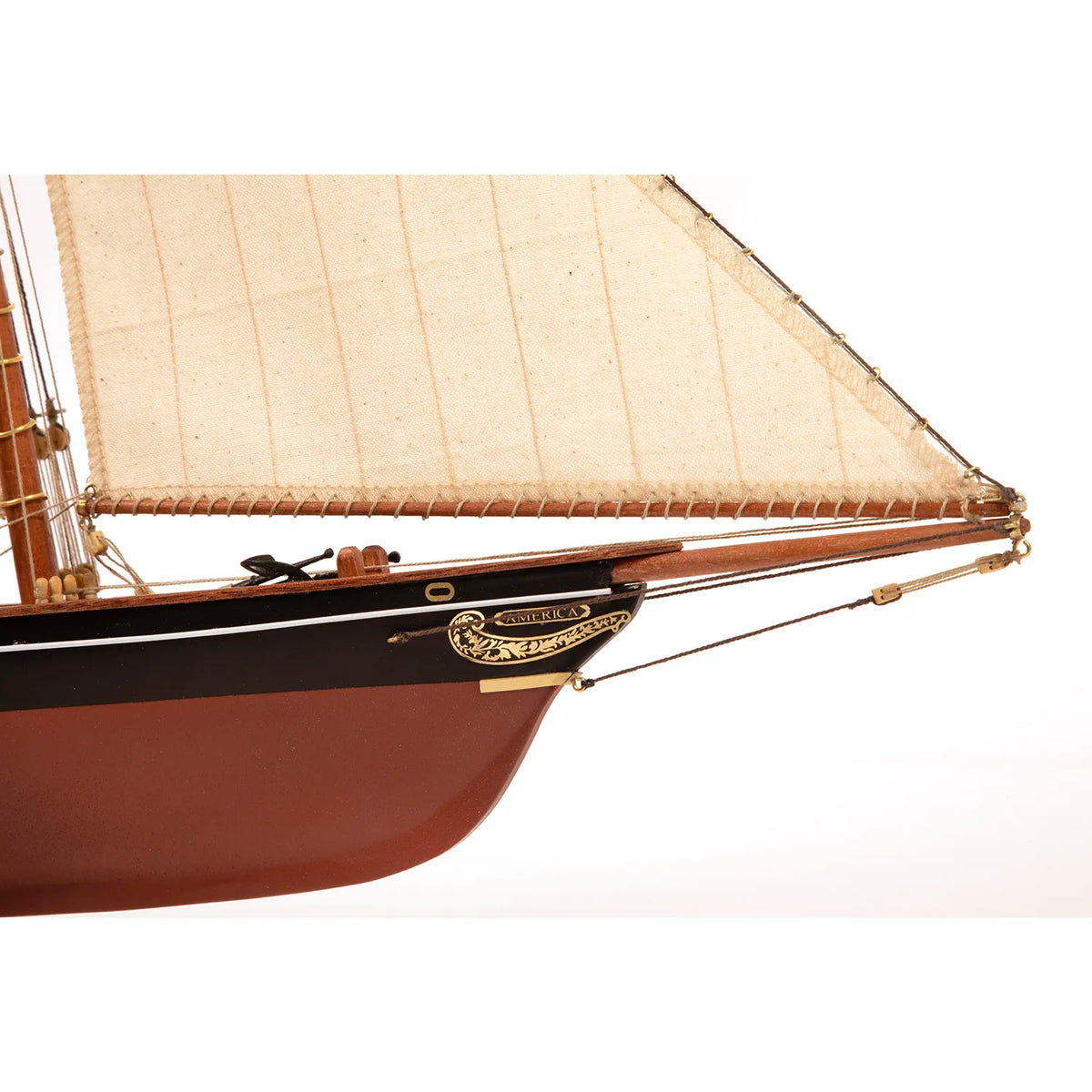 Maqueta naval de madera del yate America 1851 – detalles de mascarón