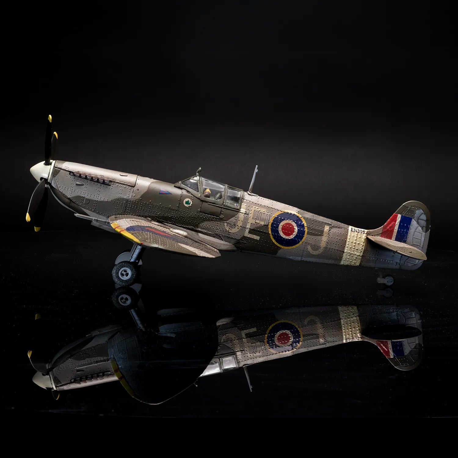 Supermarine Spitfire Mk IXc EN398 Aircraft Model – World War II – 1/24 Scale