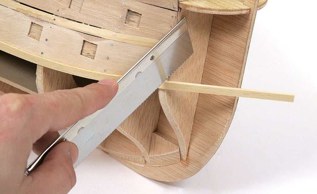 Sierra 27 mm para realizar maquetas de madera