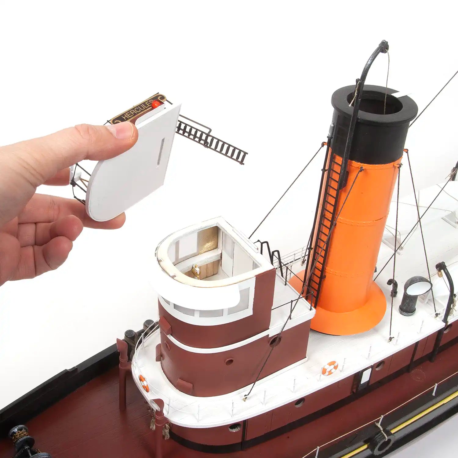 Maqueta barco de madera remolcador HERCULES RC OcCre