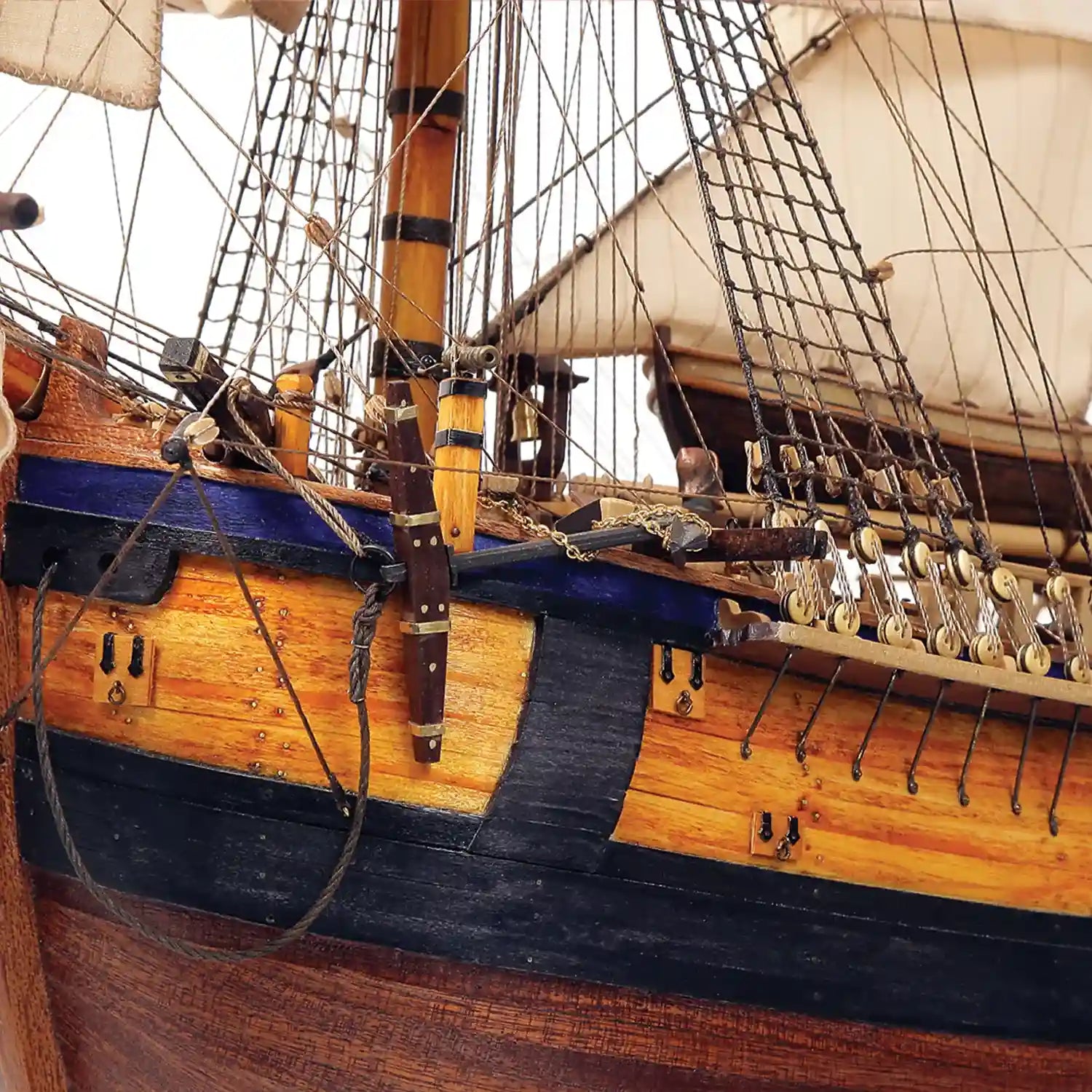 Maqueta de barco de madera Endeavour