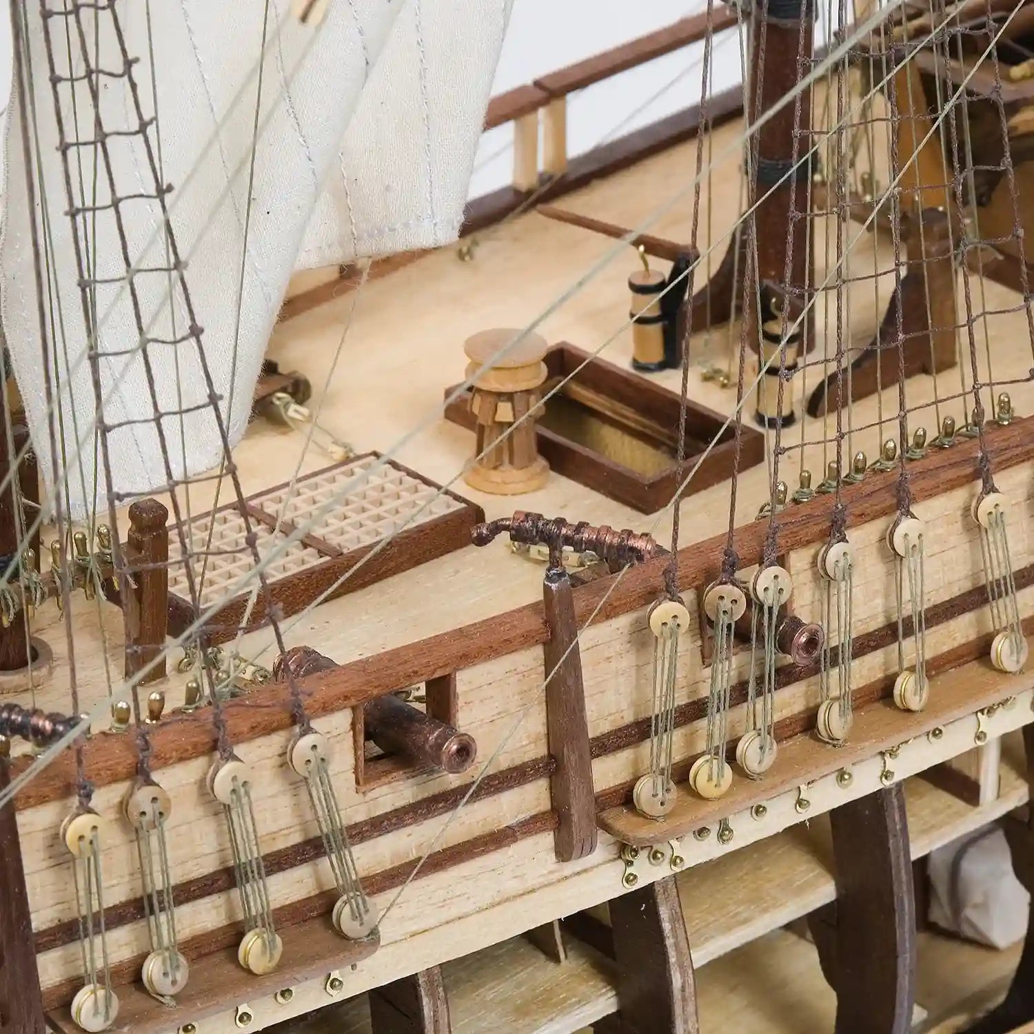 Maqueta de barco de madera HMS Bounty