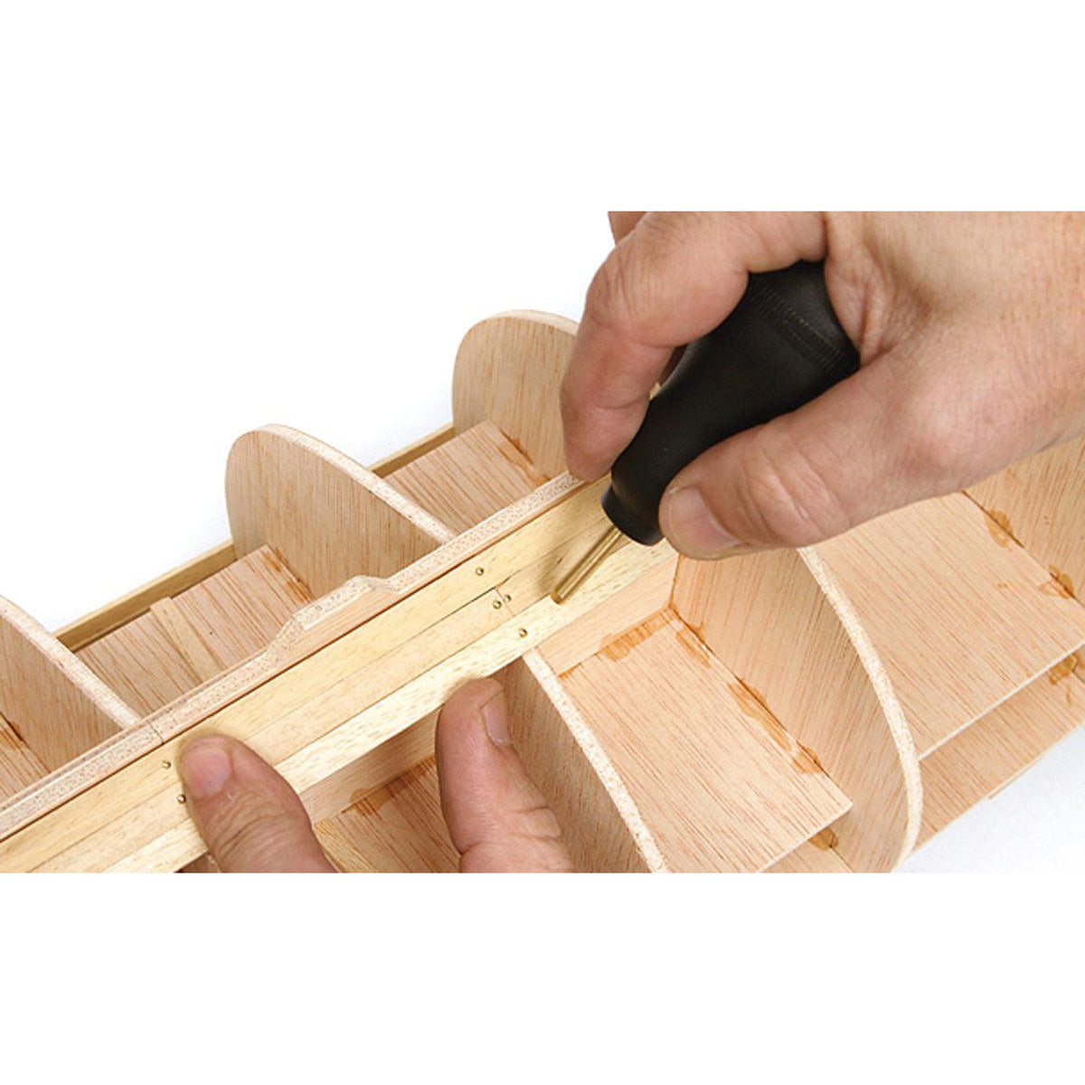 Clavador para puntas en maquetas de barcos de madera
