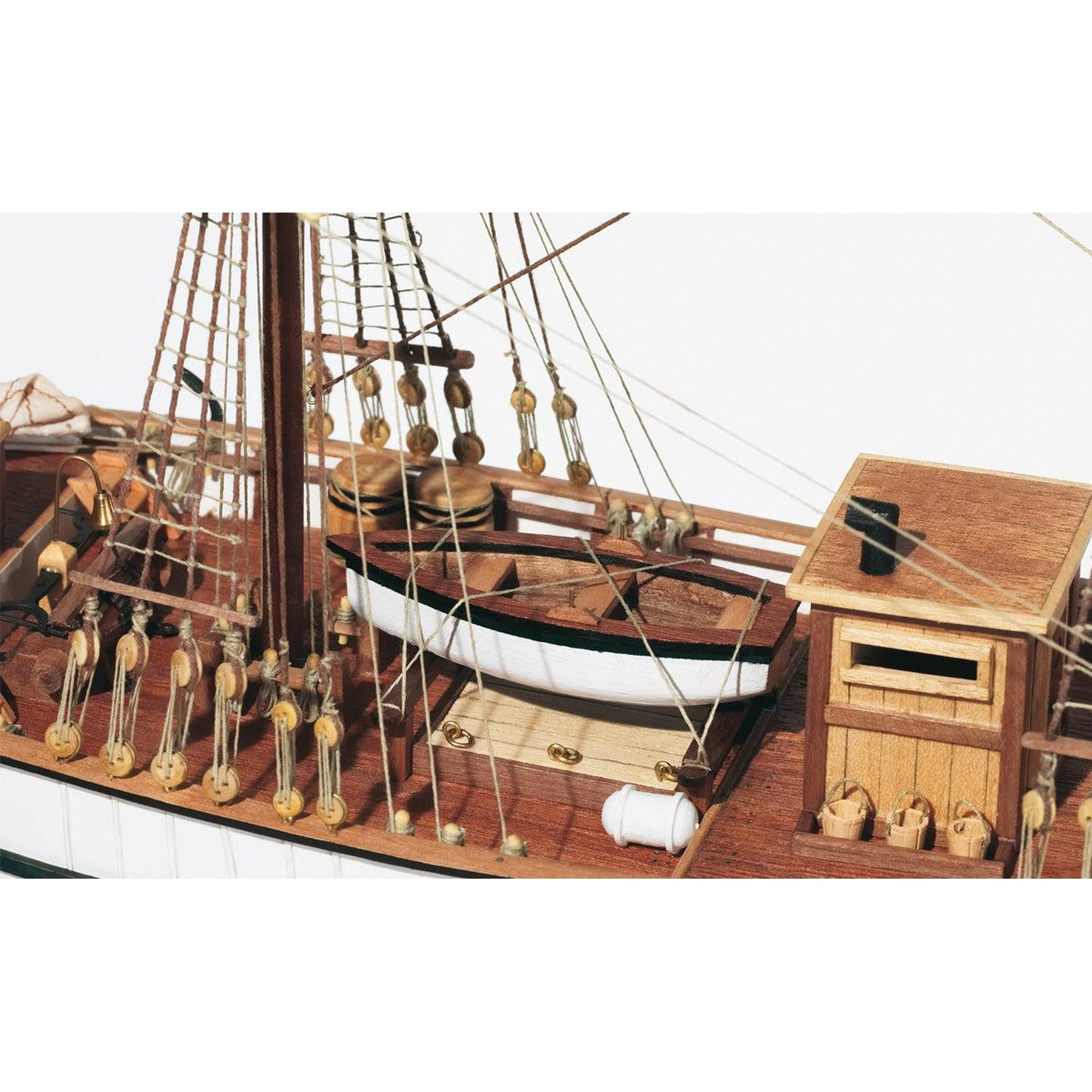 Maqueta de barco de madera Aurora